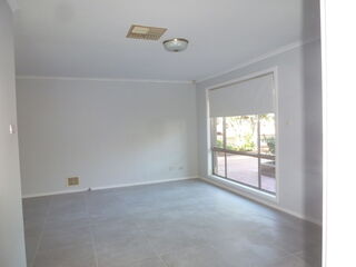 feature property - 10 Moss Street, SOUTH KALGOORLIE  6430