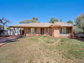 feature property - 2 Hicks Road, HANNANS  6430
