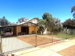 FAMILY HOME WITH HUGE SHED