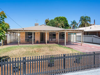 BEAUTIFULLY RENOVATED FAMILY HOME