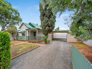 FAMILY HOME IN CENTRAL LOCATION