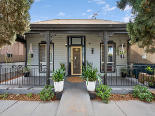 CHARACTER-FILLED COTTAGE
