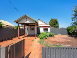 LOW MAINTENANCE TIDY HOME