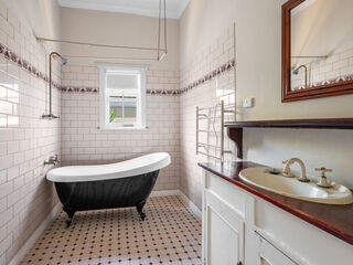 LOW MAINTENANCE TIDY HOME